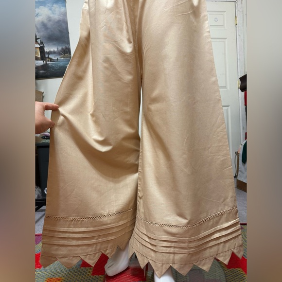 Beige Wide-Leg Pants with Scalloped Hem - Picture 2 of 4